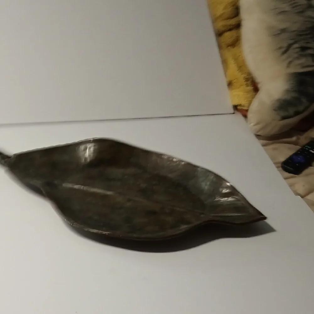 Leaf-Shaped Decorative Tray